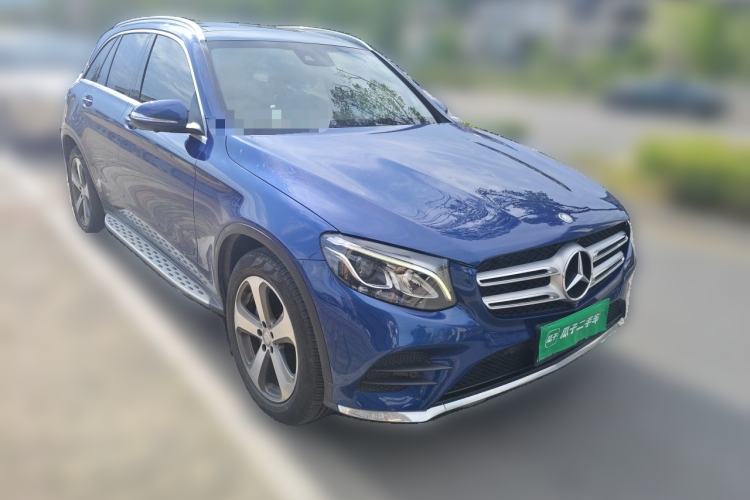 Used Mercedes-Benz GLC 2017 GLC 260 4MATIC Luxury Model Front Right 45 Deg
