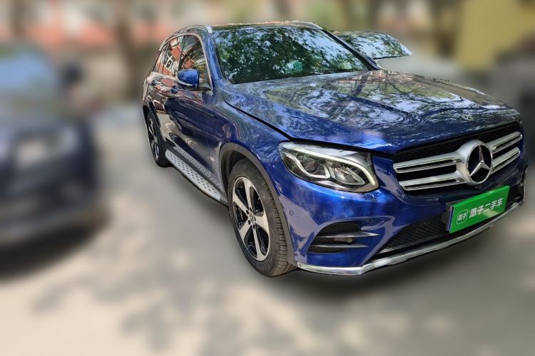 Used Mercedes-Benz GLC 2017 GLC 260 4MATIC Luxury Model Front Right 45 Deg