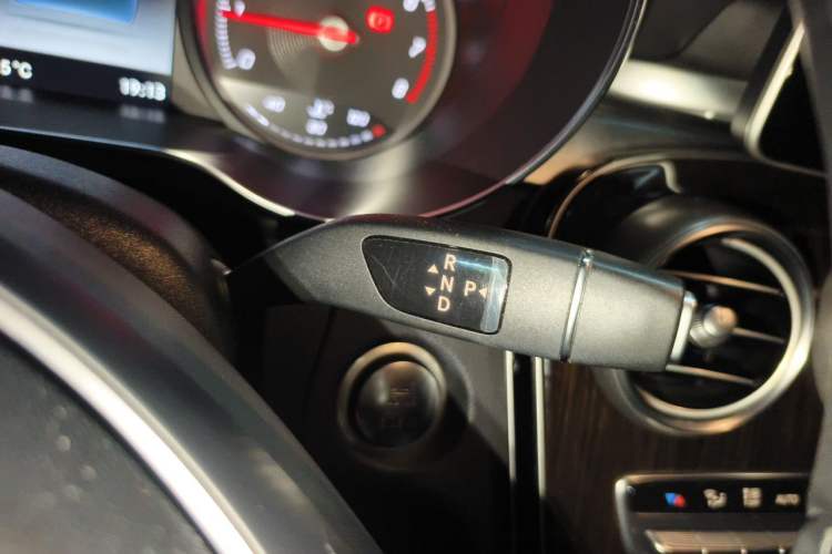 Used Mercedes-Benz GLC 2017 GLC 260 4MATIC Luxury Model Gear Lever