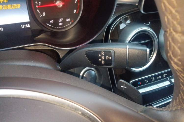 Used Mercedes-Benz GLC 2017 GLC 260 4MATIC Dynamic Edition Gear Lever