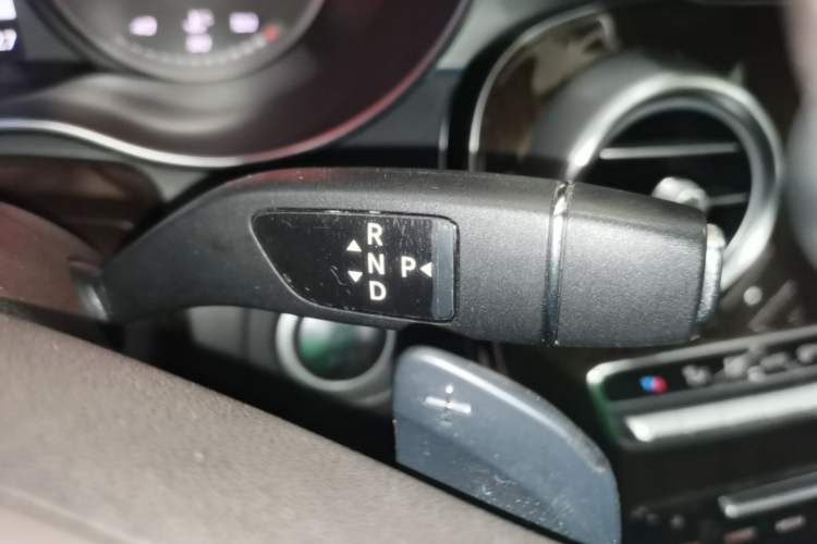 Used Mercedes-Benz GLC 2017 GLC 260 4MATIC Dynamic Edition Gear Lever