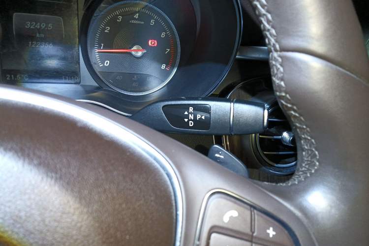 Used Mercedes-Benz GLC 2017 GLC 260 4MATIC Dynamic Edition Gear Lever