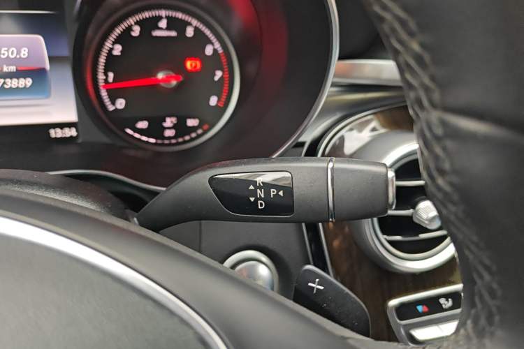 Used Mercedes-Benz GLC 2017 GLC 260 4MATIC Dynamic Edition Gear Lever