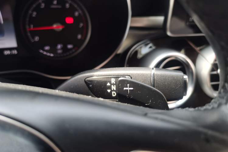 Used Mercedes-Benz GLC 2017 GLC 260 4MATIC Dynamic Edition Gear Lever