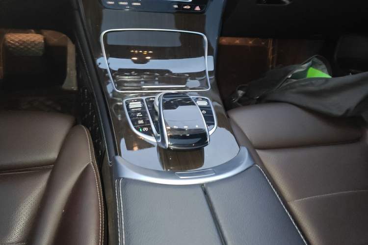 Used Mercedes-Benz GLC 2017 GLC 260 4MATIC Dynamic Edition Gear Lever