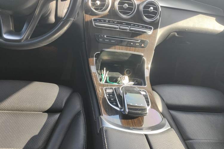 Used Mercedes-Benz GLC 2017 GLC 260 4MATIC Dynamic Edition Gear Lever