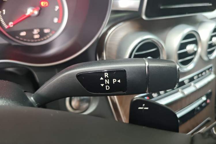 Used Mercedes-Benz GLC 2017 GLC 300 4MATIC Sport Edition Gear Lever