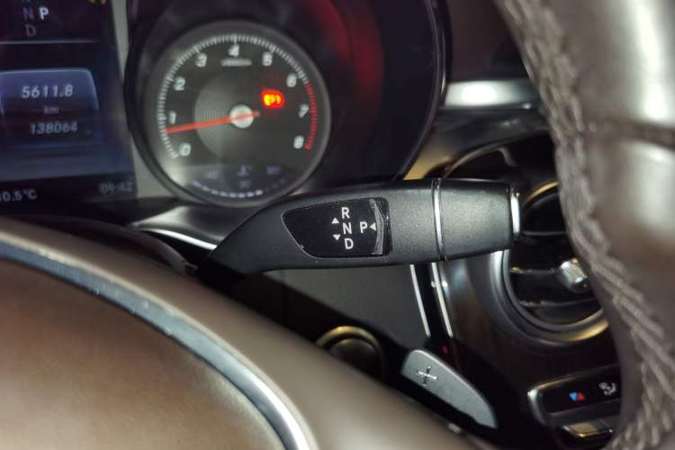 Used Mercedes-Benz GLC 2017 GLC 260 4MATIC Dynamic Edition Gear Lever