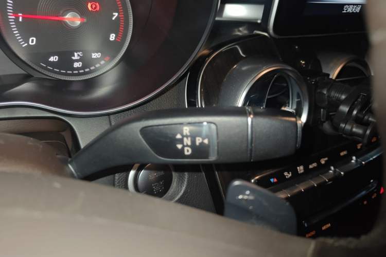 Used Mercedes-Benz GLC 2017 GLC 260 4MATIC Dynamic Edition Gear Lever