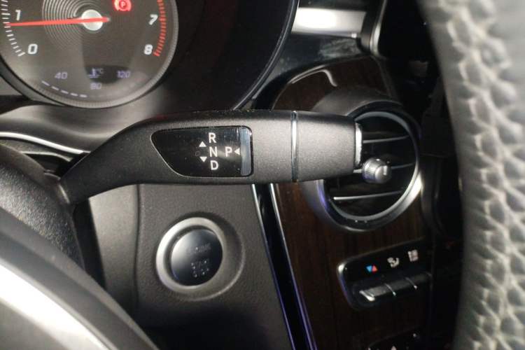 Used Mercedes-Benz GLC 2017 GLC 260 4MATIC Luxury Model Gear Lever