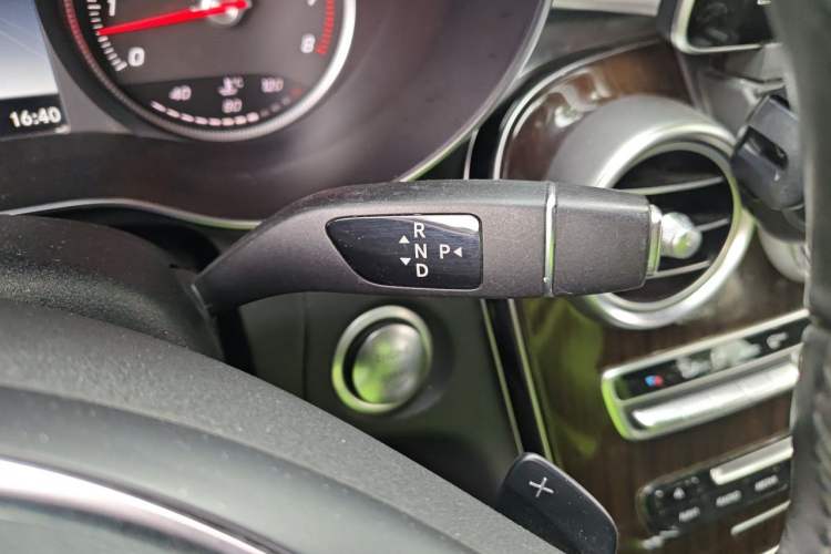 Used Mercedes-Benz GLC 2017 GLC 260 4MATIC Dynamic Edition Gear Lever