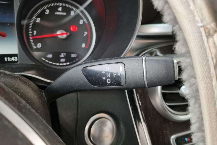 Used Mercedes-Benz GLC 2017 GLC 260 4MATIC Dynamic Edition Gear Lever