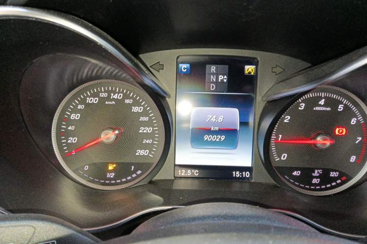 Used Mercedes-Benz GLC 2017 GLC 260 4MATIC Luxury Model Instrument Cluster