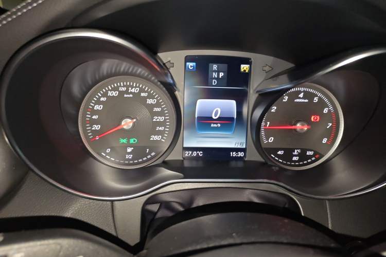 Used Mercedes-Benz GLC 2017 GLC 260 4MATIC Luxury Model Instrument Cluster