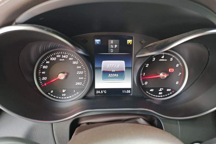 Used Mercedes-Benz GLC 2017 GLC 260 4MATIC Luxury Model Instrument Cluster