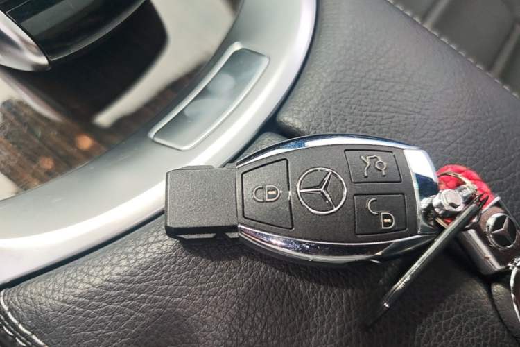 Used Mercedes-Benz GLC 2017 GLC 260 4MATIC Luxury Model Interior 1