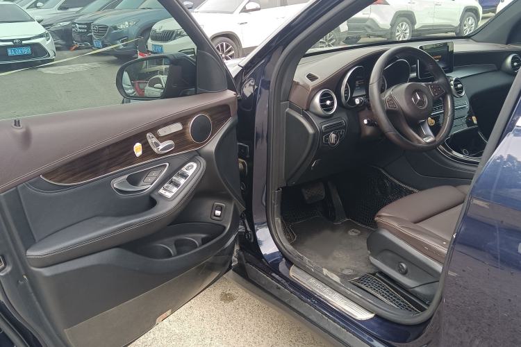 Used Mercedes-Benz GLC 2017 GLC 260 4MATIC Dynamic Edition Interior 2