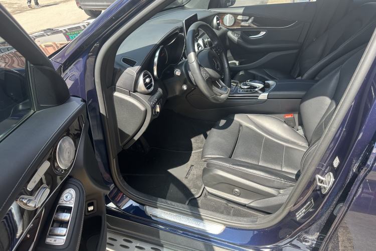 Used Mercedes-Benz GLC 2017 GLC 260 4MATIC Luxury Model Interior 2