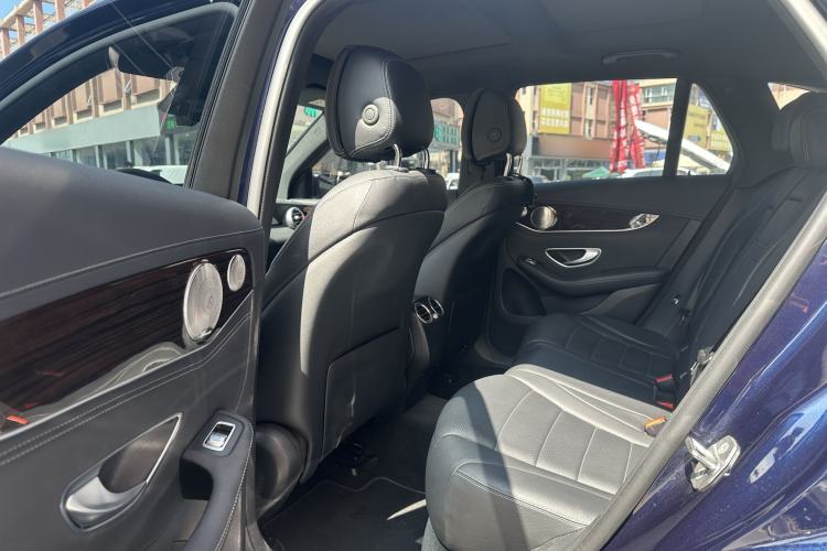 Used Mercedes-Benz GLC 2017 GLC 260 4MATIC Luxury Model Interior 3