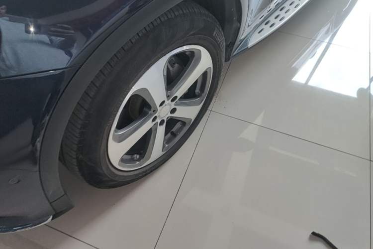 Used Mercedes-Benz GLC 2017 GLC 260 4MATIC Luxury Model Left Front Wheel Hub