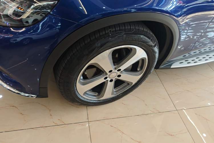 Used Mercedes-Benz GLC 2017 GLC 260 4MATIC Luxury Model Left Front Wheel Hub