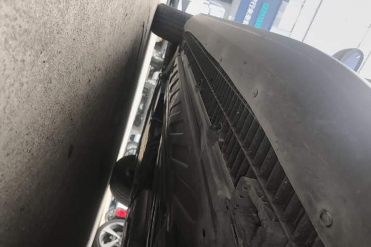Used Mercedes-Benz GLC 2017 GLC 260 4MATIC Dynamic Edition Left Side Sill