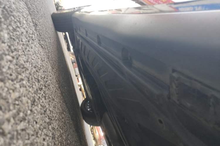 Used Mercedes-Benz GLC 2017 GLC 260 4MATIC Dynamic Edition Left Side Sill
