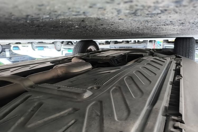 Used Mercedes-Benz GLC 2017 GLC 260 4MATIC Luxury Model Left Side Sill