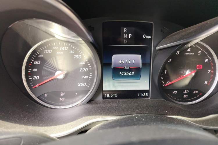 Used Mercedes-Benz GLC 2017 GLC 200 4MATIC Odometer Close Up
