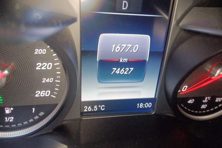Used Mercedes-Benz GLC 2017 GLC 260 4MATIC Dynamic Edition Odometer Close Up