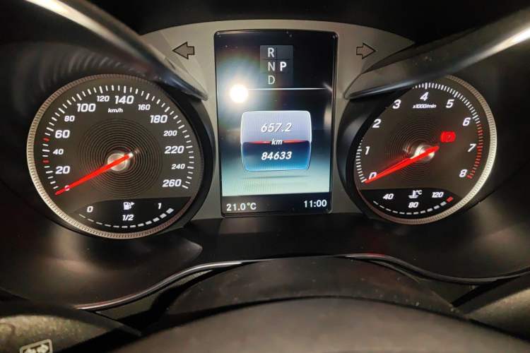 Used Mercedes-Benz GLC 2017 GLC 260 4MATIC Dynamic Edition Odometer Close Up