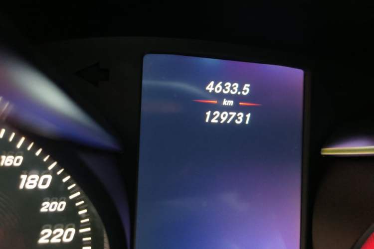 Used Mercedes-Benz GLC 2017 GLC 260 4MATIC Luxury Model Odometer Close Up