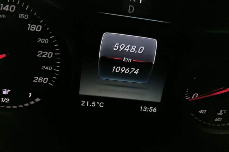 Used Mercedes-Benz GLC 2017 GLC 260 4MATIC Luxury Model Odometer Close Up