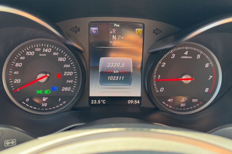 Used Mercedes-Benz GLC 2017 GLC 260 4MATIC Luxury Model Odometer Close Up