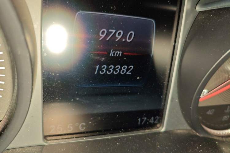 Used Mercedes-Benz GLC 2017 GLC 200 4MATIC Odometer Close Up