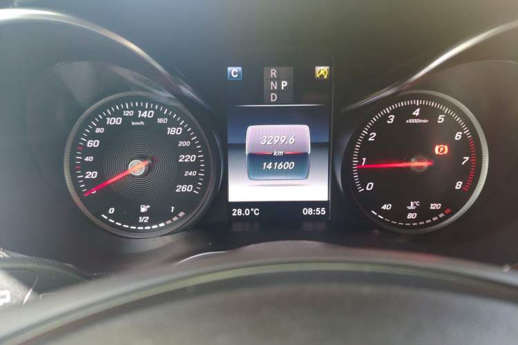 Used Mercedes-Benz GLC 2017 GLC 260 4MATIC Dynamic Edition Odometer Close Up