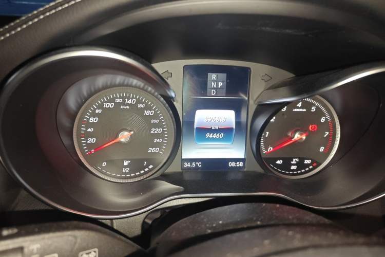 Used Mercedes-Benz GLC 2017 GLC 200 4MATIC Odometer Close Up