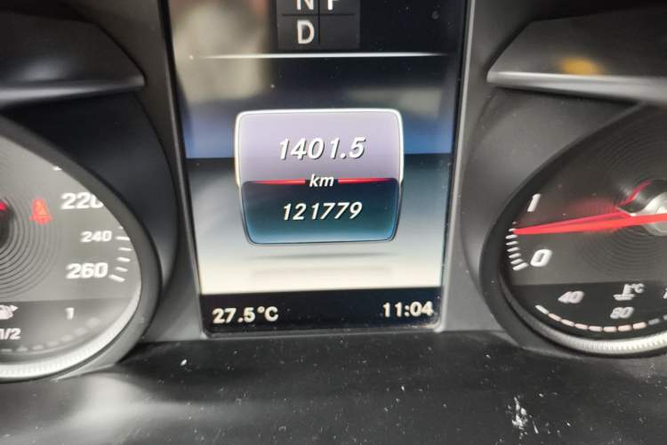 Used Mercedes-Benz GLC 2017 GLC 200 4MATIC Odometer Close Up