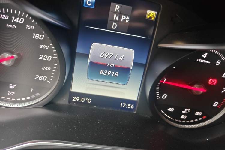 Used Mercedes-Benz GLC 2017 GLC 200 4MATIC Odometer Close Up
