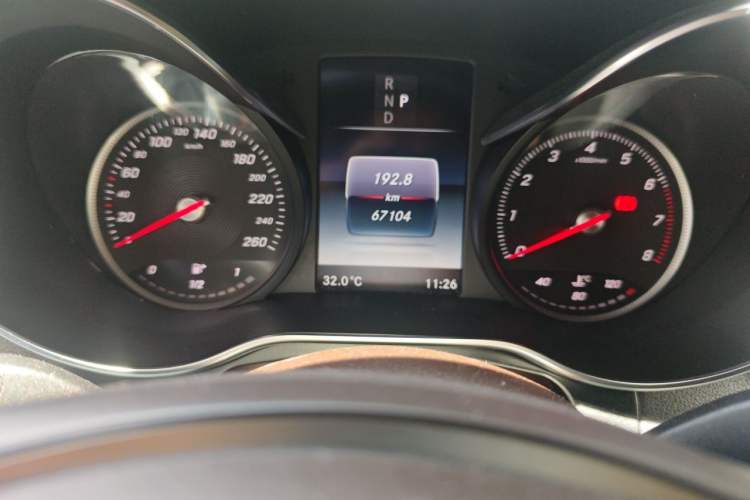 Used Mercedes-Benz GLC 2017 GLC 260 4MATIC Luxury Model Odometer Close Up