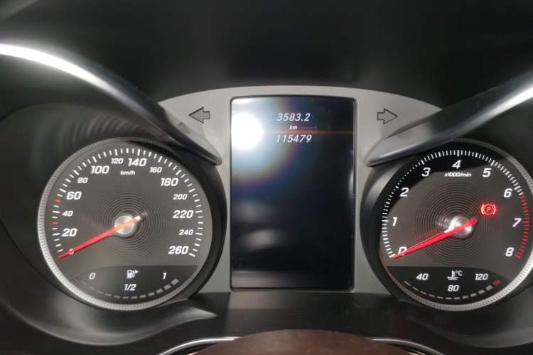 Used Mercedes-Benz GLC 2017 GLC 260 4MATIC Luxury Model Odometer Close Up