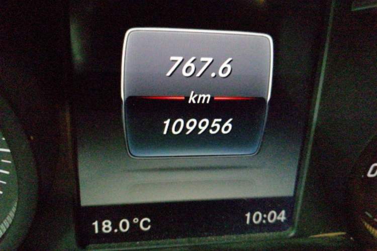 Used Mercedes-Benz GLC 2017 GLC 260 4MATIC Dynamic Edition Odometer Close Up