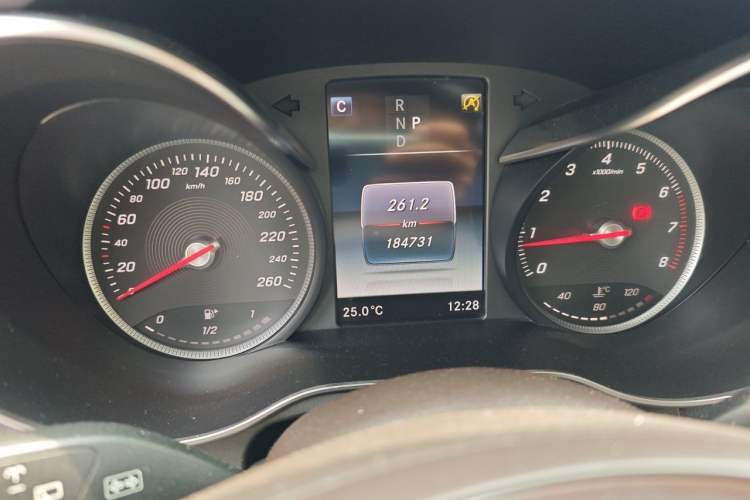 Used Mercedes-Benz GLC 2017 GLC 260 4MATIC Luxury Model Odometer Close Up