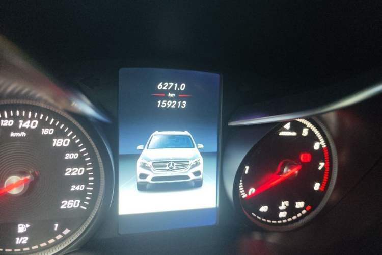 Used Mercedes-Benz GLC 2017 GLC 260 4MATIC Luxury Model Odometer Close Up