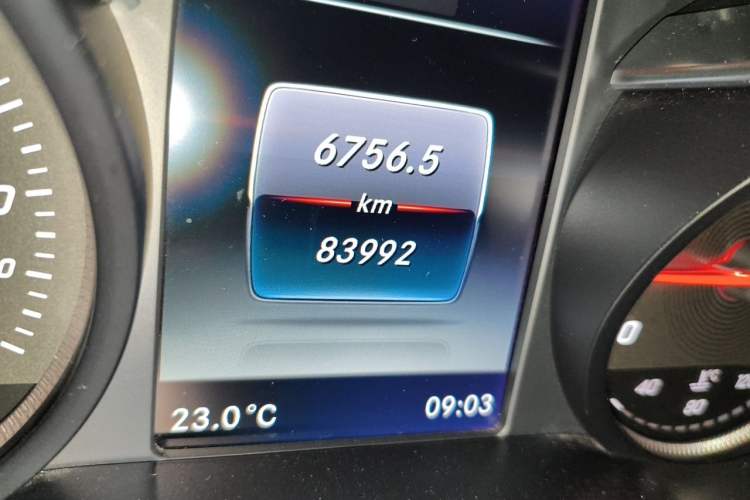 Used Mercedes-Benz GLC 2017 GLC 260 4MATIC Luxury Model Odometer Close Up