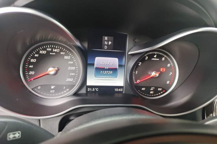 Used Mercedes-Benz GLC 2017 GLC 300 4MATIC Sport Edition Odometer Close Up