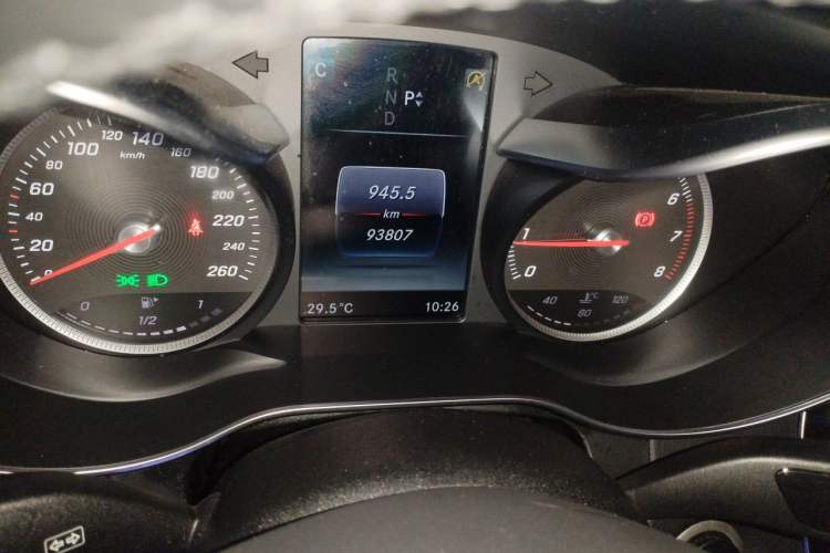 Used Mercedes-Benz GLC 2017 GLC 260 4MATIC Luxury Model Odometer Close Up