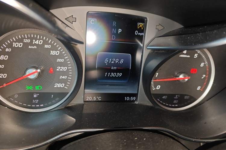 Used Mercedes-Benz GLC 2017 GLC 260 4MATIC Dynamic Edition Odometer Close Up
