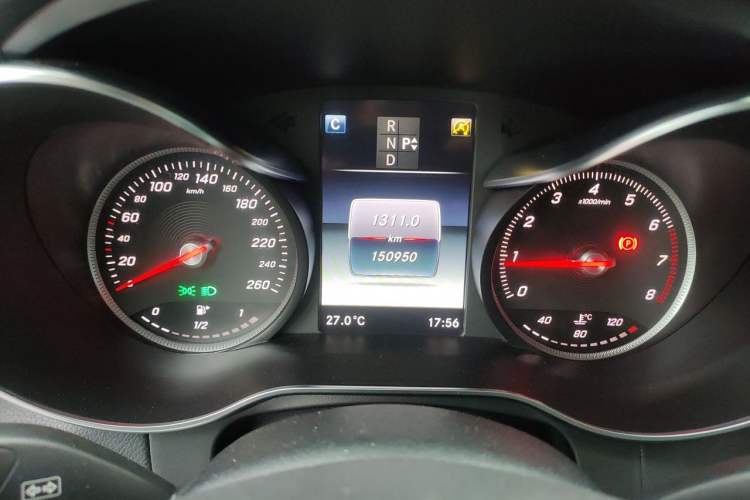 Used Mercedes-Benz GLC 2017 GLC 260 4MATIC Luxury Model Odometer Close Up