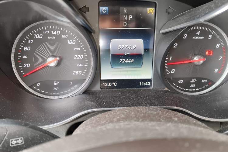 Used Mercedes-Benz GLC 2017 GLC 260 4MATIC Dynamic Edition Odometer Close Up